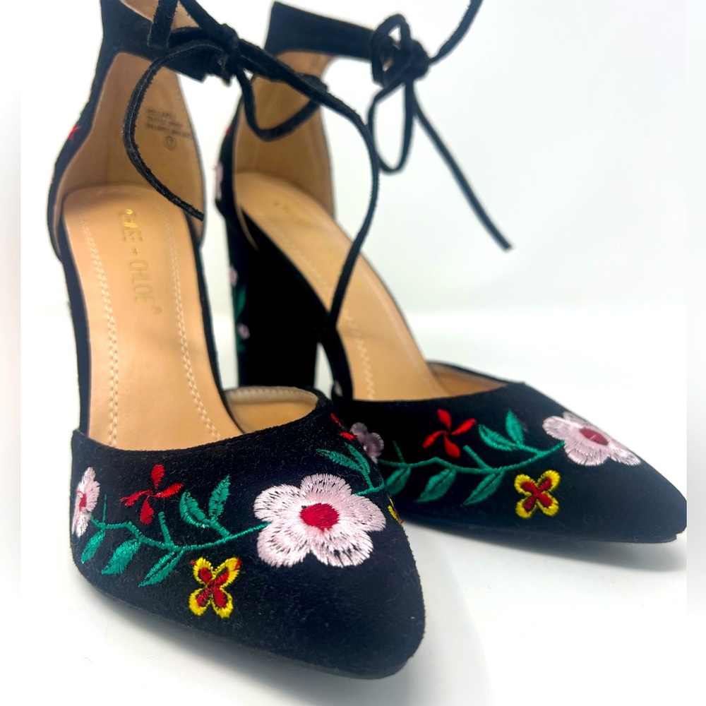 Chase + Chloe Women's Black Floral D'orsay Chunky heels.